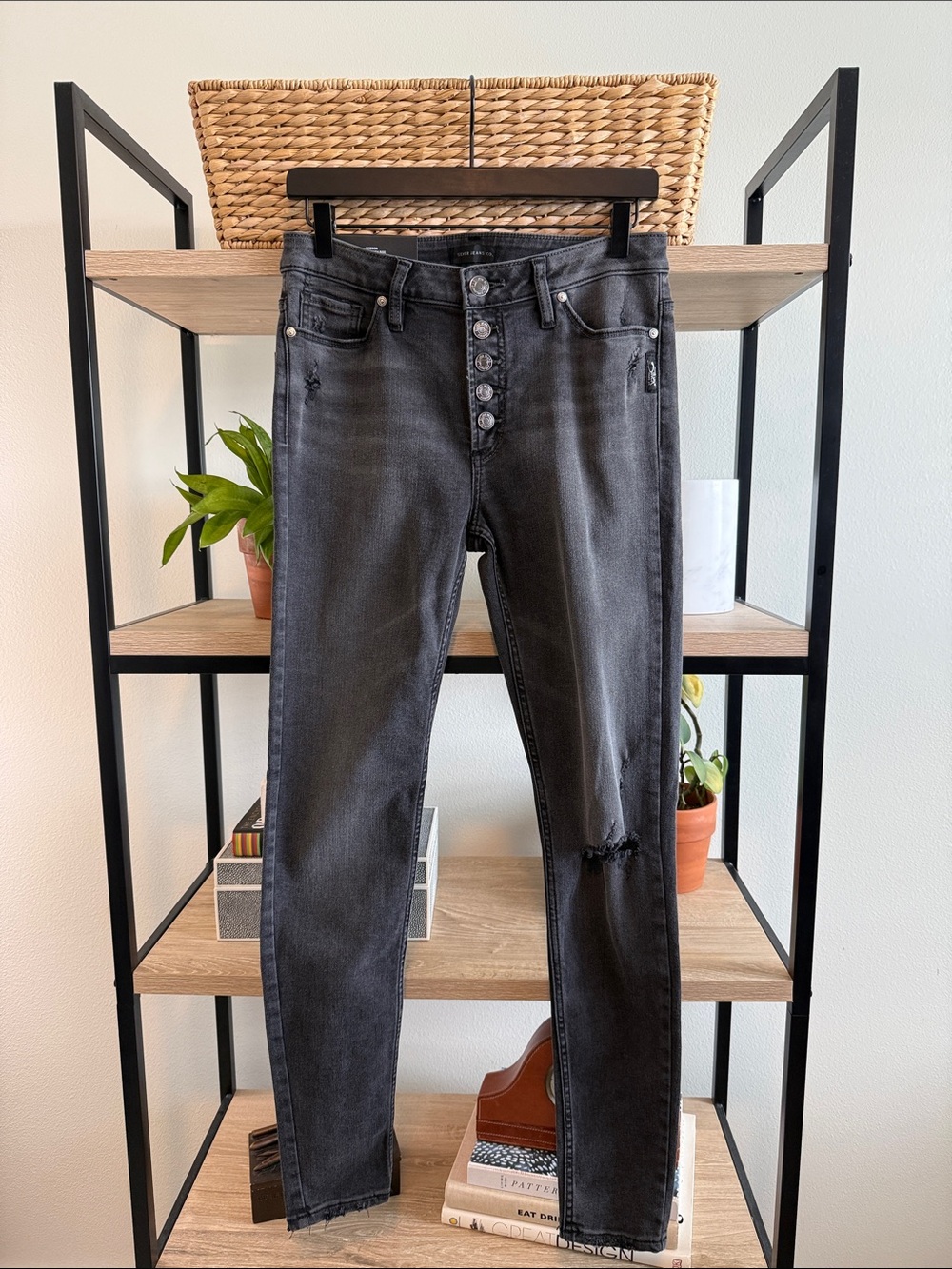 NWT Silver Robson High-Rise Distressed Skinny Jegging Washed Black Jeans, 29L